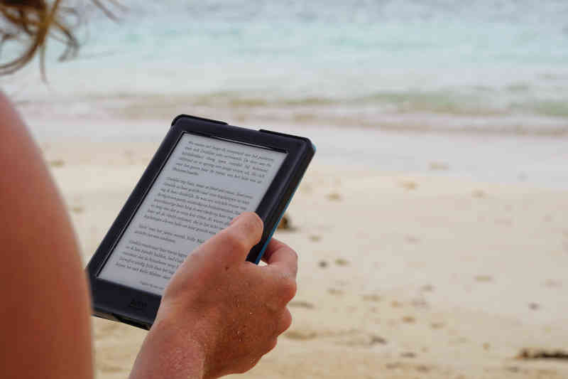 Amazon Kindle vs Kindle Paperwhite